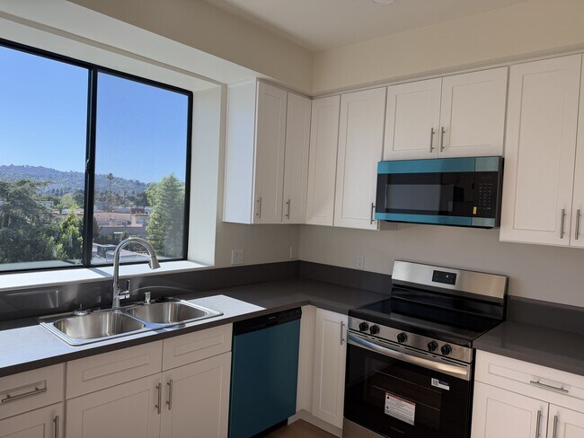 Foto del edificio - 14535 Weddington St