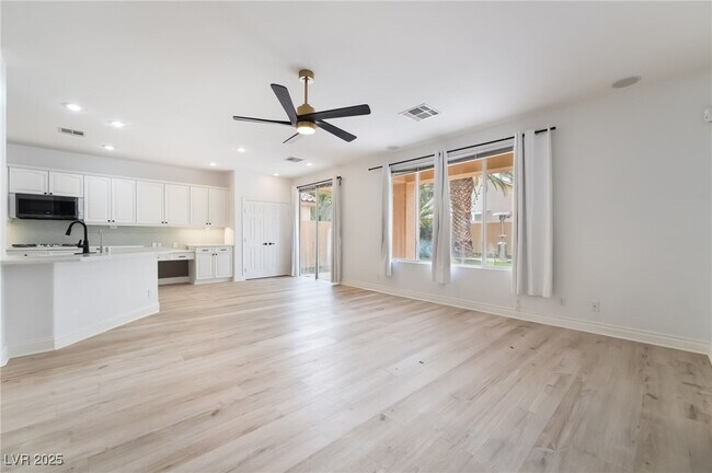 Foto del edificio - 299 Queen Creek Cir