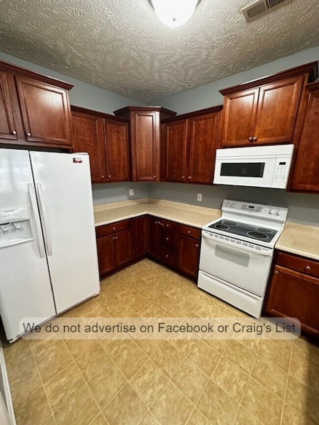 Foto del edificio - Candlewick Townhomes- Candlelight Drive