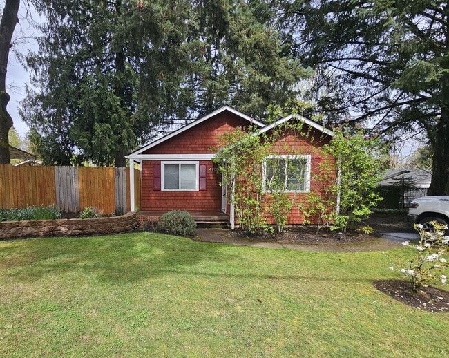 Foto del edificio - 475 Madrona Ave S