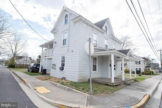 Building Photo - 208 E East St