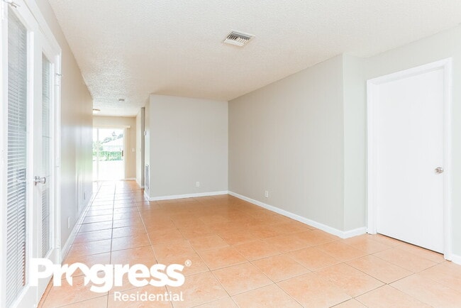 Building Photo - 421 SW 8th Ave