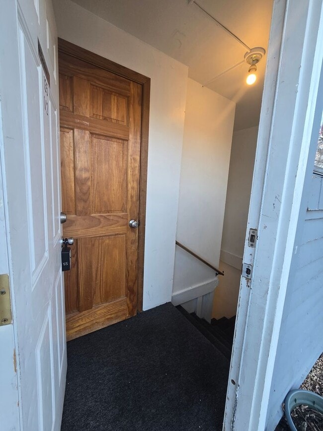 Building Photo - 135 Custer Ave