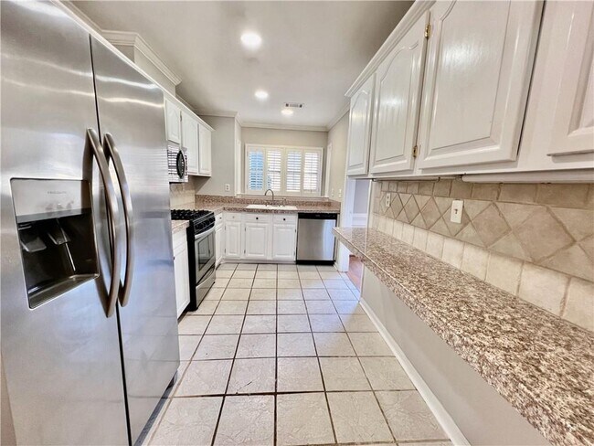 Foto del edificio - 215 Brantley Rd