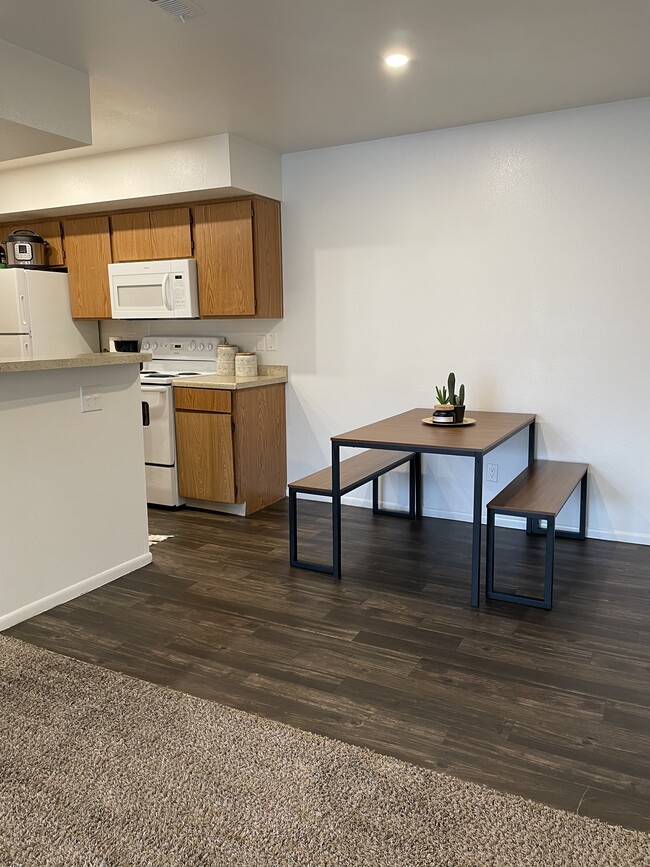 Building Photo - 214 W Antelope Dr