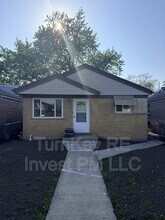 Building Photo - 7732 S Lotus Ave