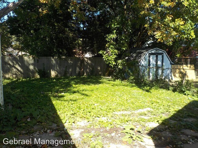 Building Photo - 2538 Cumings Ave