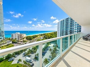 Building Photo - 100 Bayview Dr