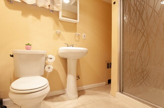 Foto del edificio - 321 W Valley Stream Blvd