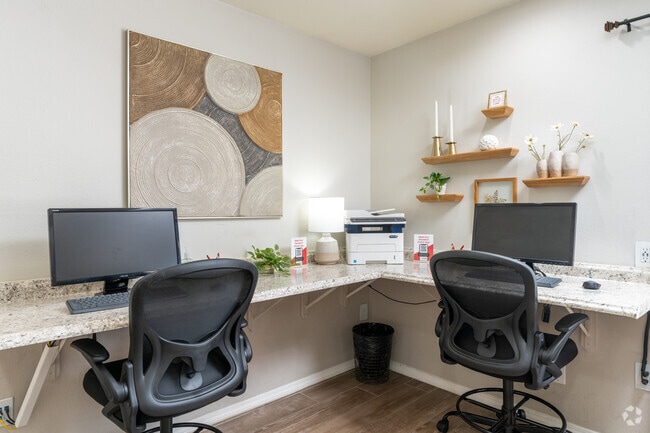 Business Center - Phoenix Apts.