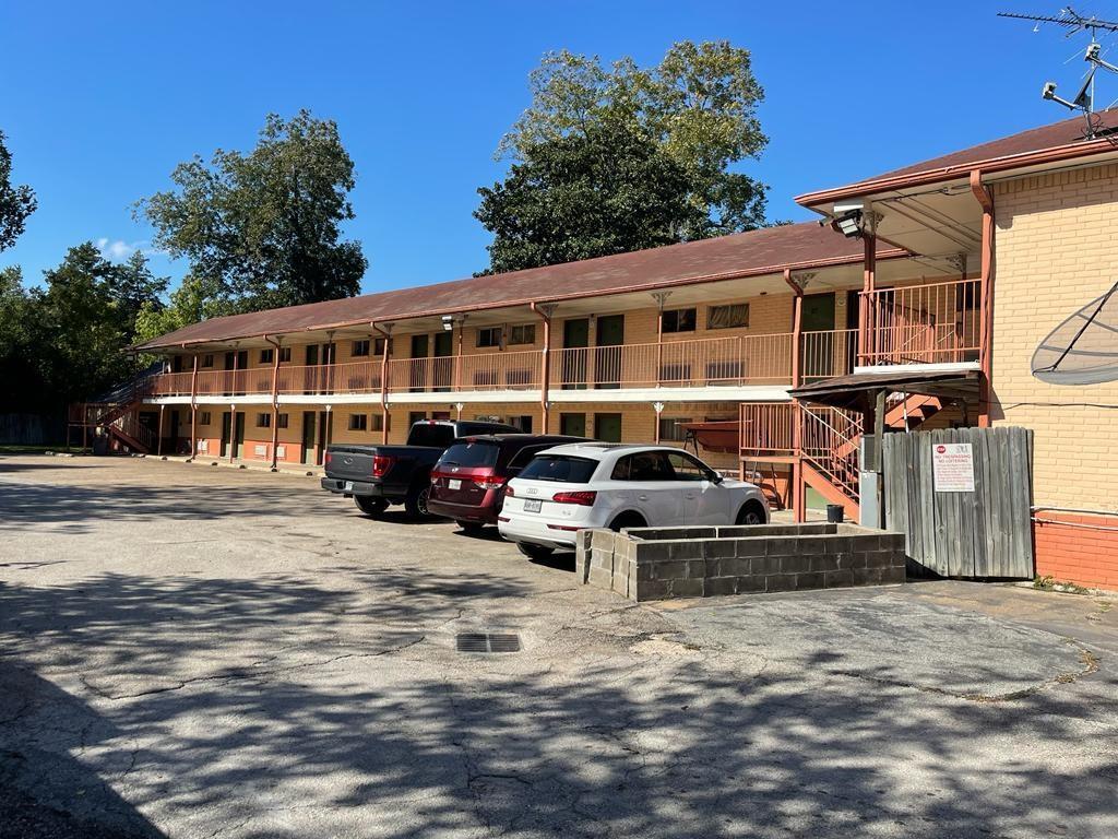 Foto principal - 6633 W Montgomery Rd