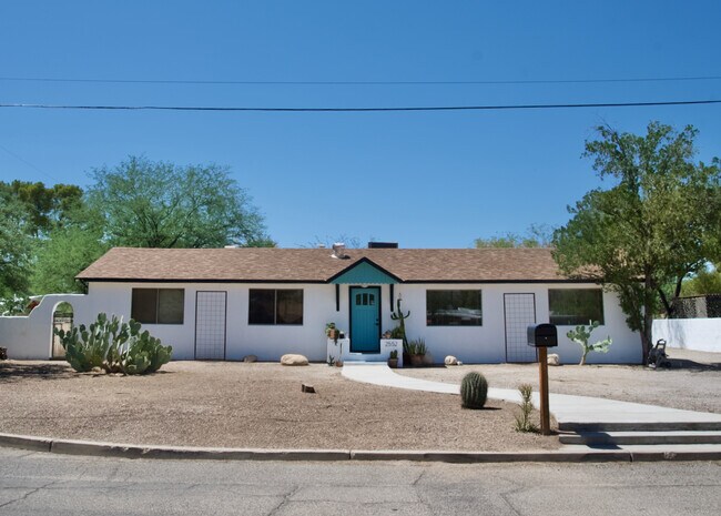 Building Photo - 2552 E Halcyon Rd