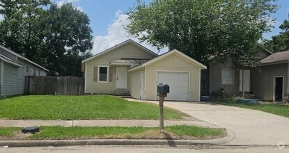 Building Photo - 11919 Kingslake Forest Dr