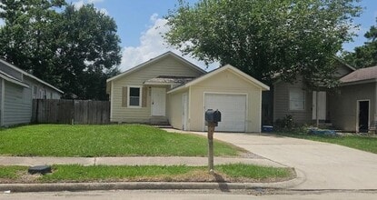 Building Photo - 11919 Kingslake Forest Dr