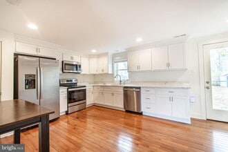 Building Photo - 101 Brooks Ln