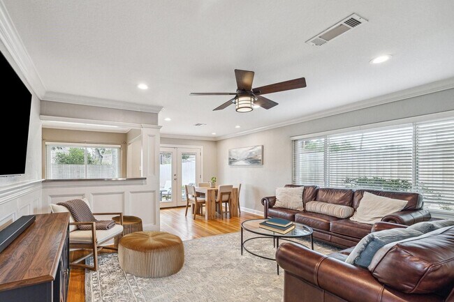 Foto del edificio - 6518 Lindyann Ln