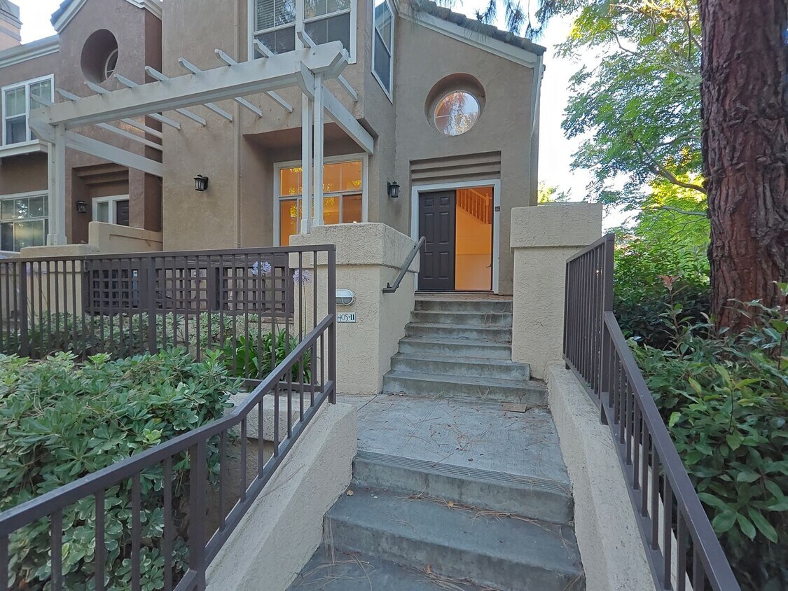 Primary Photo - 3 Bedroom for Rent in River Oaks! $4,975
