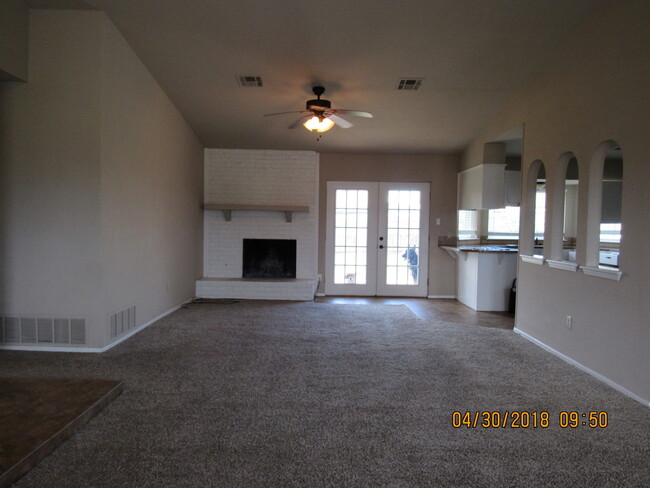 Building Photo - Wonderful home located in Eisenhower Village.