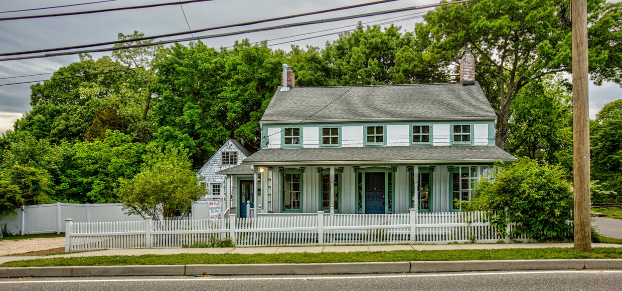 Primary Photo - 205 Christian Ave