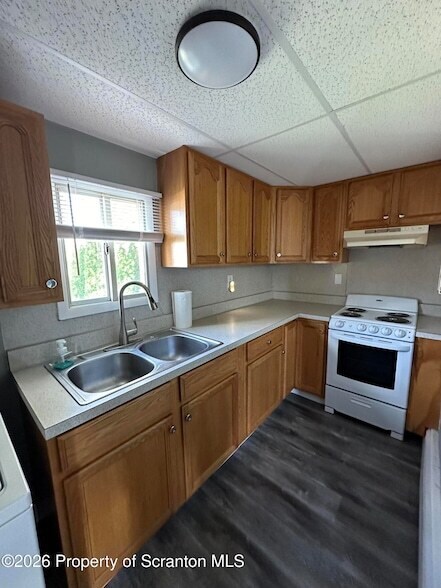 Building Photo - 148 Monroe St