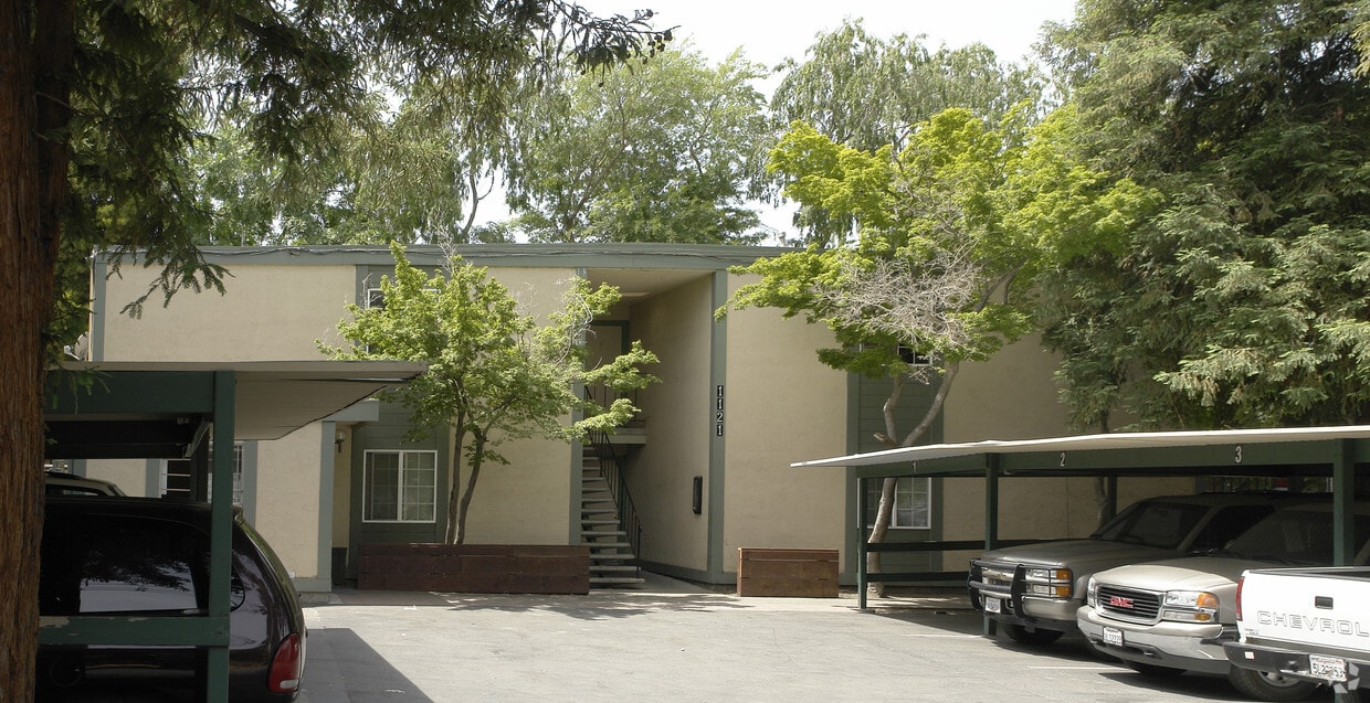 Primary Photo - 1121 Eureka Ln