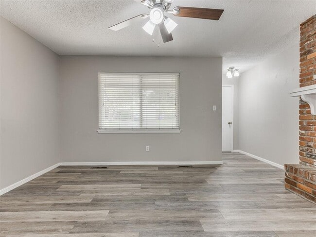 Building Photo - 339 Rosewood Dr