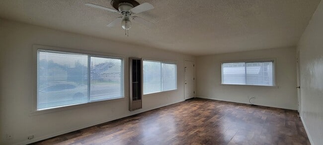 Building Photo - Westside 2 Bedroom 1 Bath House