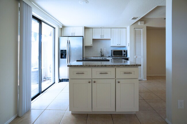 Building Photo - 4330 Lilac St