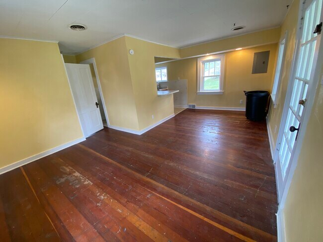 Living Room - 620 N Richhill St