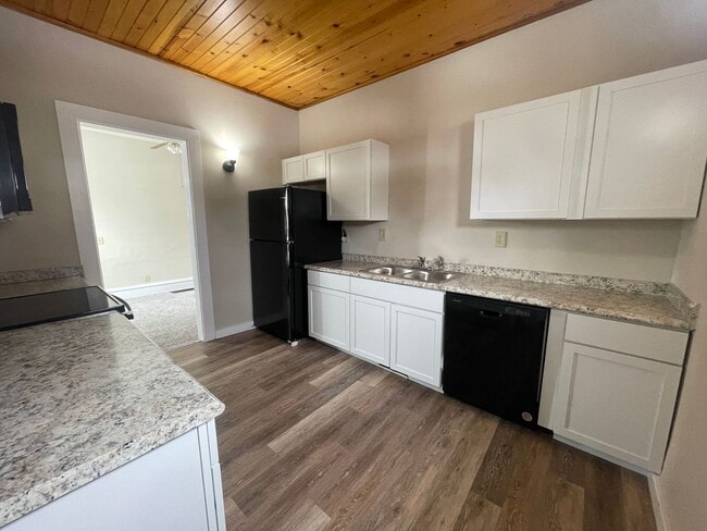 Foto del edificio - Beautiful 4 Bedroom 1 Bath House for Rent