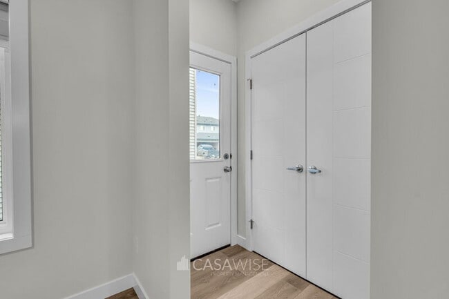 Building Photo - 1077 Berg Pl