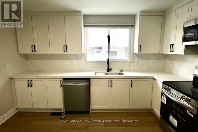 Building Photo - 246 Marlborough St