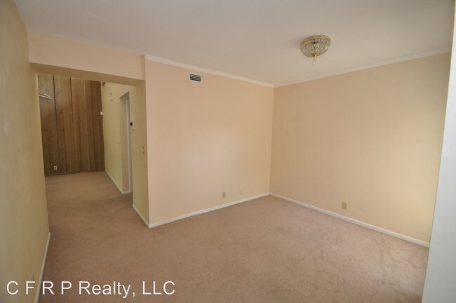 Building Photo - 233 Crown Oaks Way