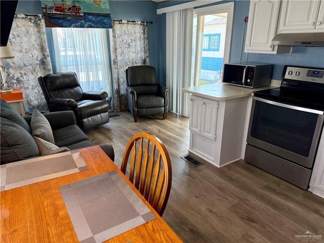 Building Photo - 8 E Clam Cir