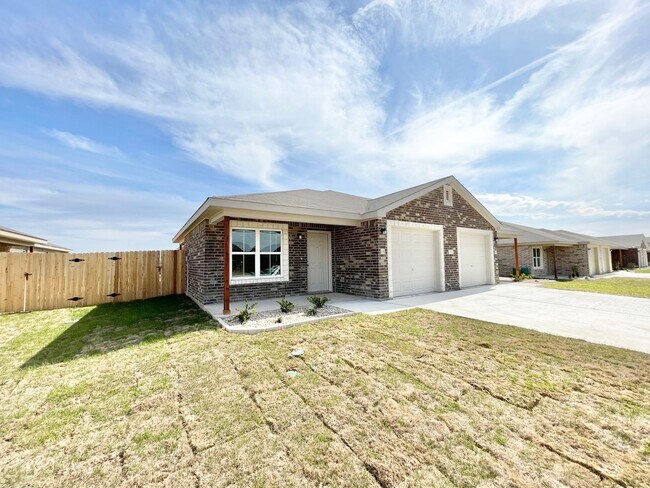 Building Photo - 1809 Castroville Trl