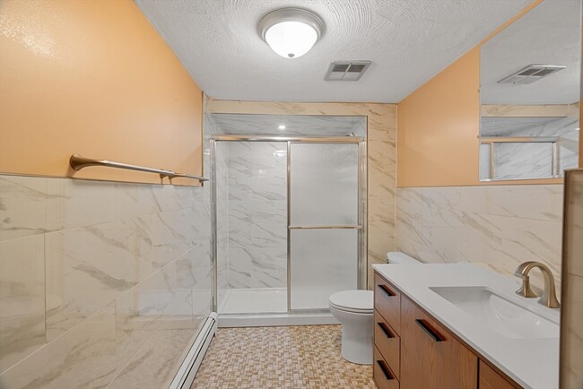 Building Photo - 25 Carr Rd