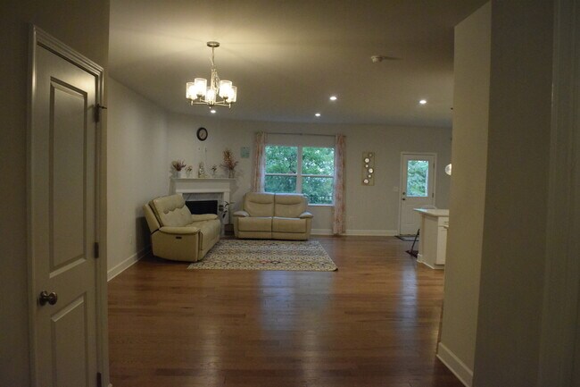 Foto del edificio - 5925 Pinnacle View Rd