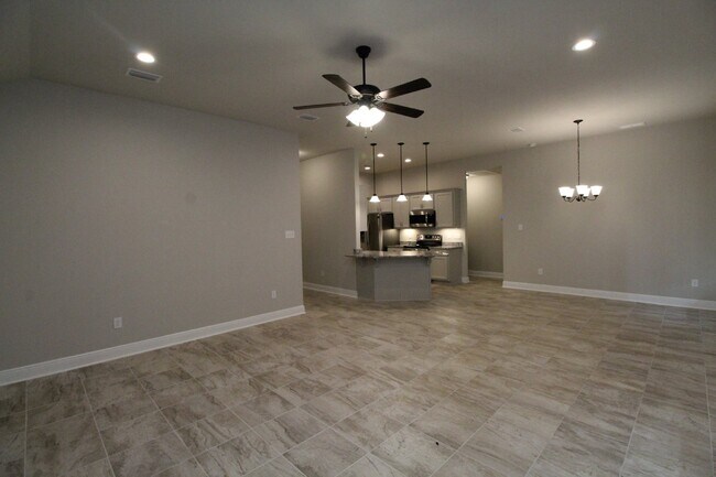Foto del edificio - Spacious 3BR/2BA Home Near Navy Federal HQ with Split Floor Plan, High Ceilings & 2-Car Garage