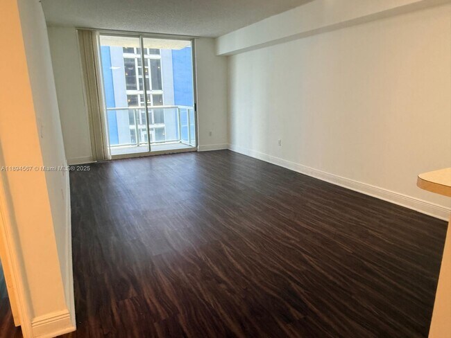 Foto del edificio - 5091 NW 7th St