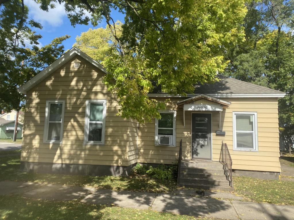 Primary Photo - 1003 Pine St
