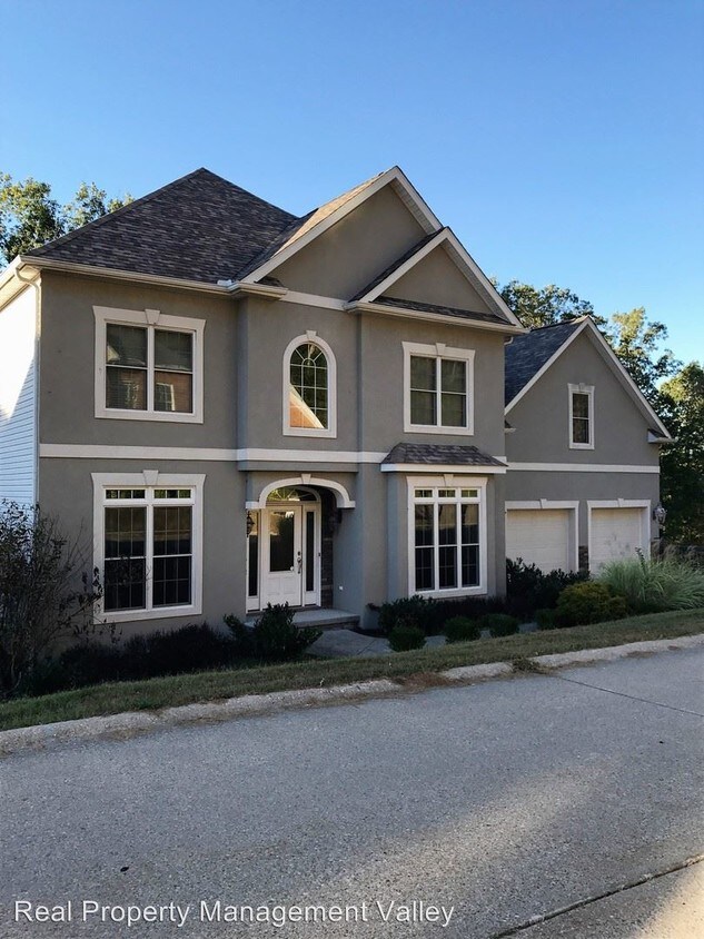 Primary Photo - 224 Southern Woods Dr