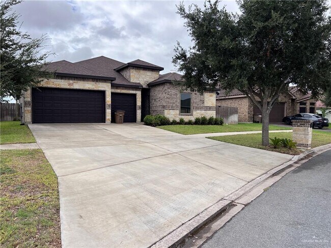 Foto del edificio - 4226 Stillwater Cove