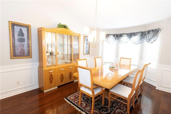 Foto del edificio - 315 Myrtlewood Terrace NW