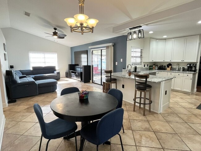 Building Photo - 947 Wages Way