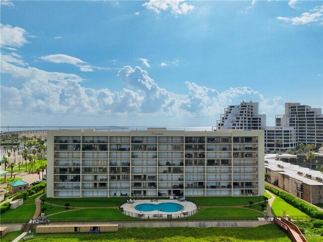 Foto del edificio - 900 Padre Blvd