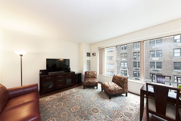 Primary Photo - 200 E 69th St