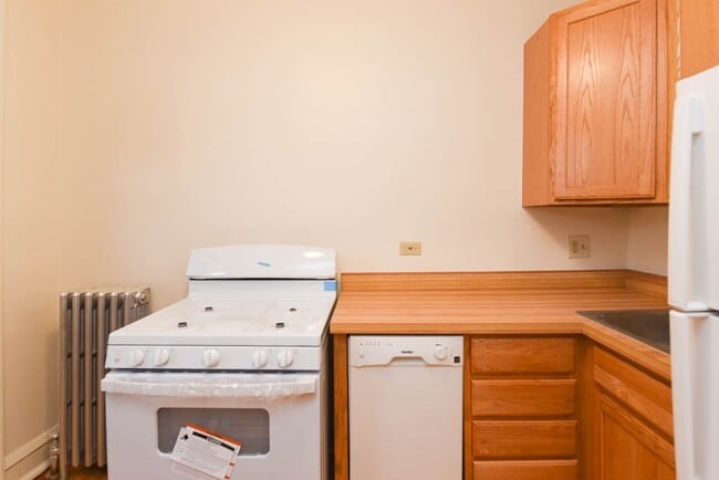 Building Photo - 2850 W Cullom Ave