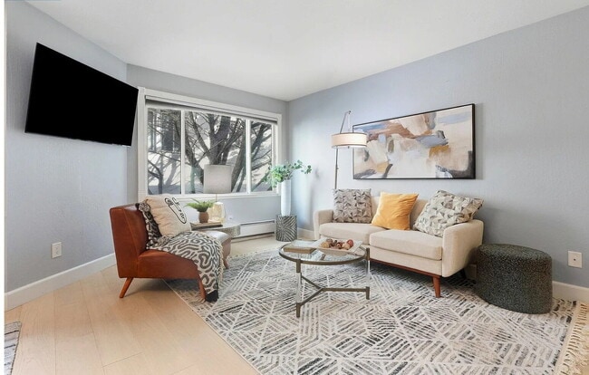 Building Photo - WONDERFUL ONE BEDROOM UNIT .