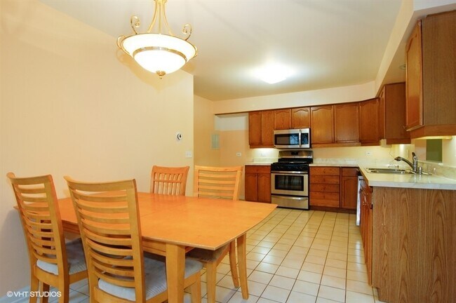 Building Photo - 1399 Laurel Oaks Dr