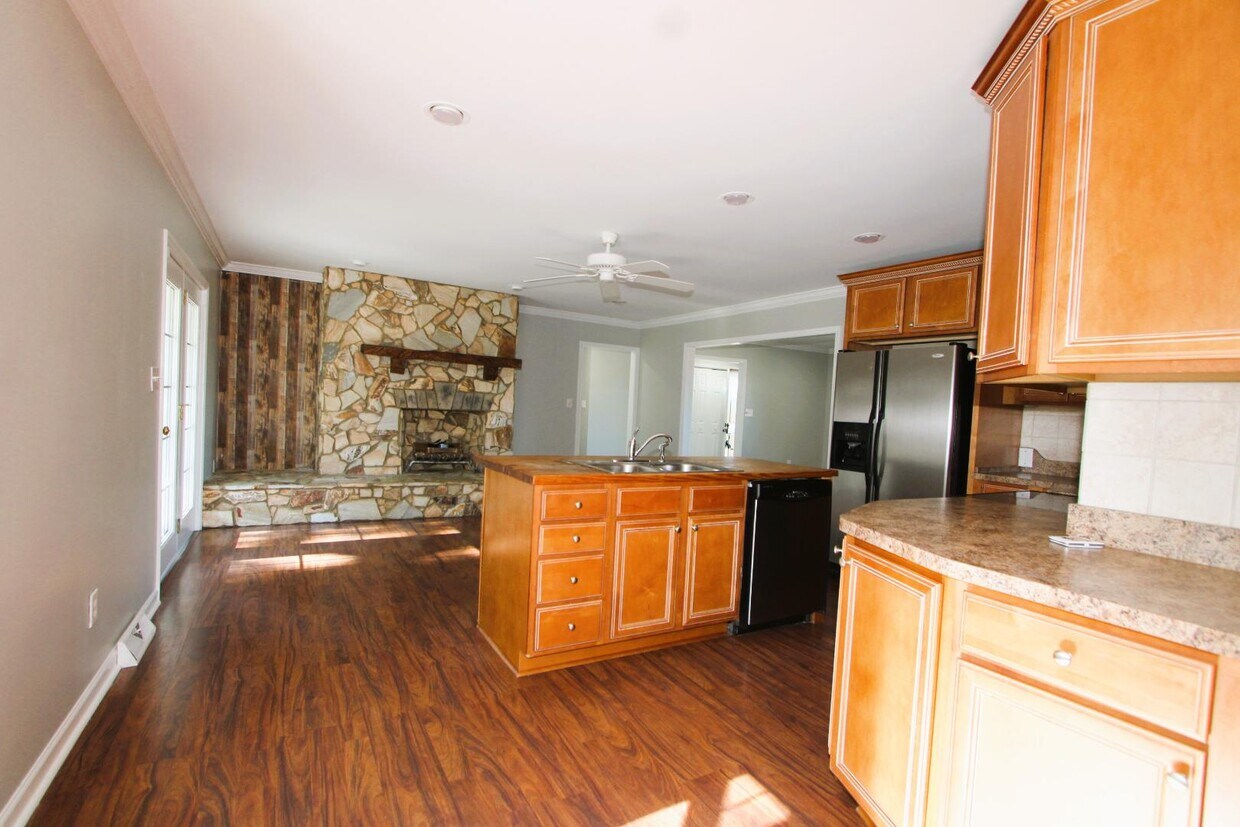 Foto del edificio - 711 Whittier Ave